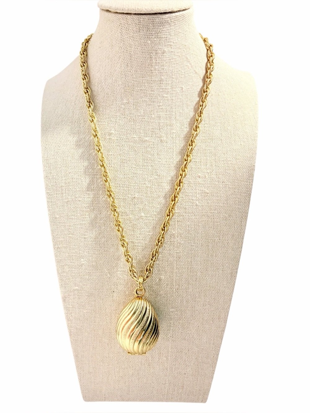 Vintage 1968 Avon Golden Charmer perfume locket necklace